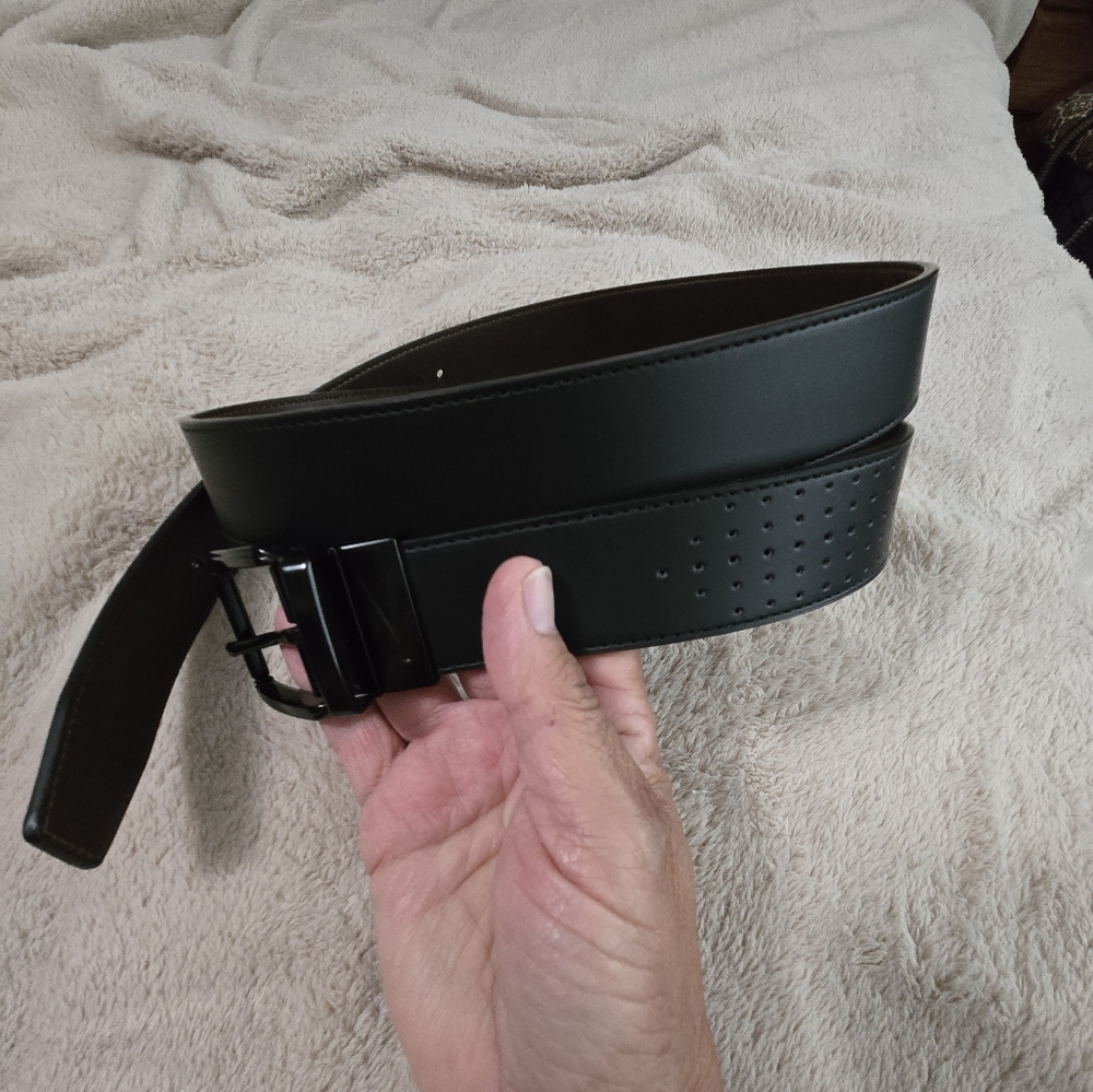 Nike Black and Reversible Men's Belt 42-44 - Picture 4 of 4